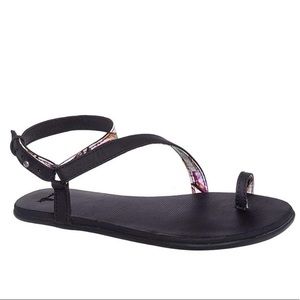 Ankletini Black/Berry Sanyo Sandals